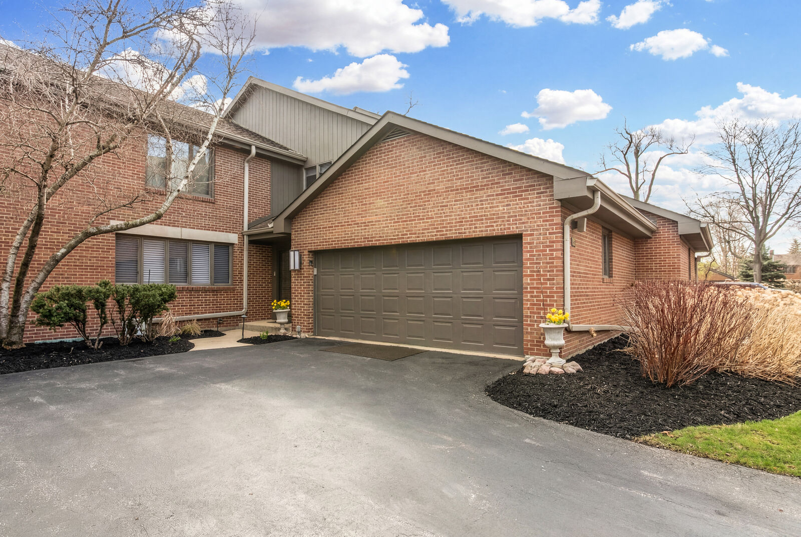 Property Photo: 49 Park Lane 49 IL 60068