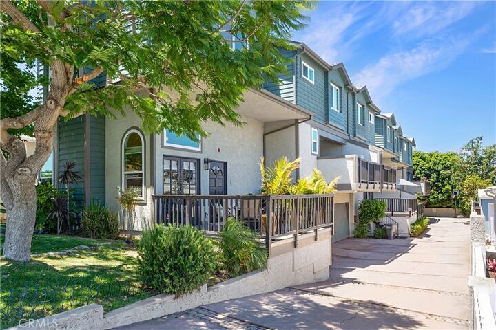 Property Photo:  2517 Gates Avenue A  CA 90278 