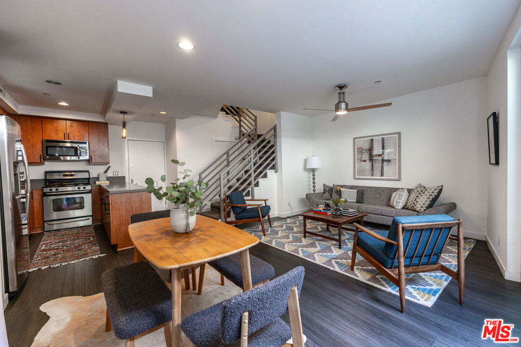 Property Photo: 10735 Bloomfield Street 5 CA 91602