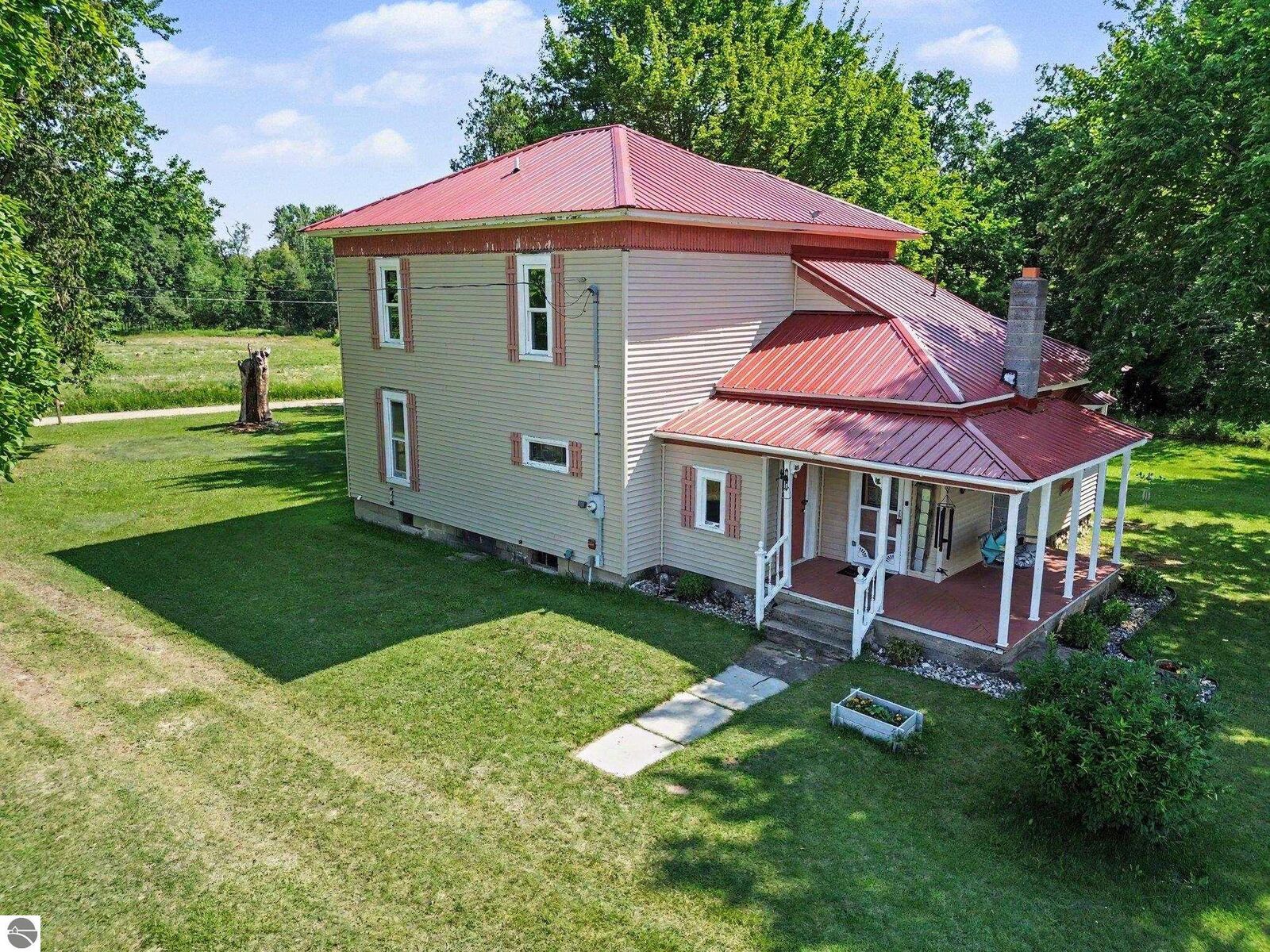 Property Photo: 3780 E Coe Road MI 48883