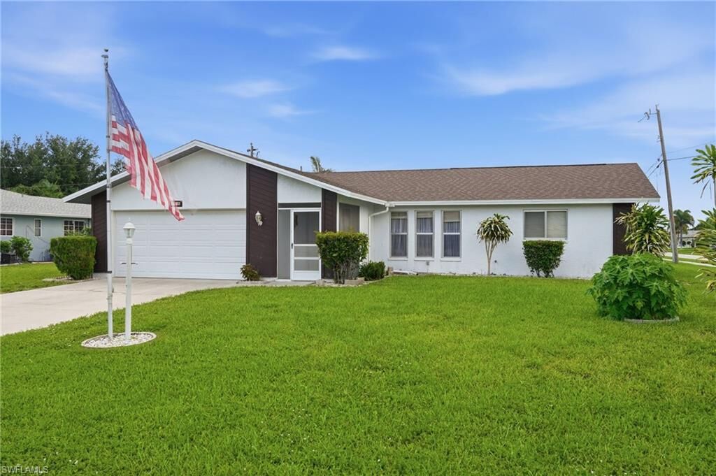 Property Photo:  246 SW 37th St  FL 33914 