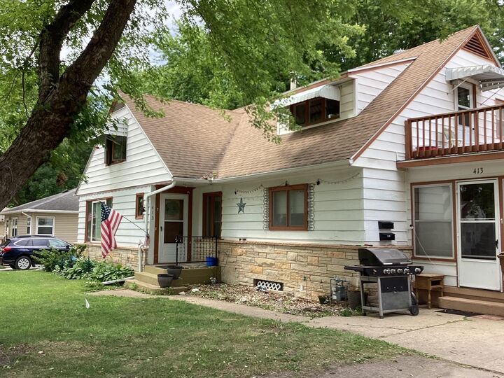 Property Photo:  413 Hawthorne Street E  MN 56007 