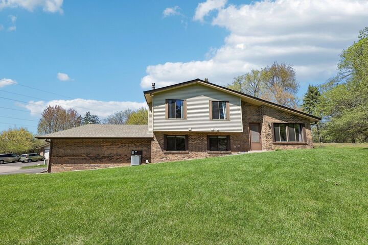 Property Photo:  13400 Pepperwood Circle  MN 55305 