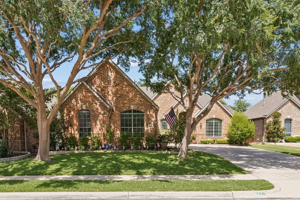 Property Photo: 1406 Haddington Lane TX 76248