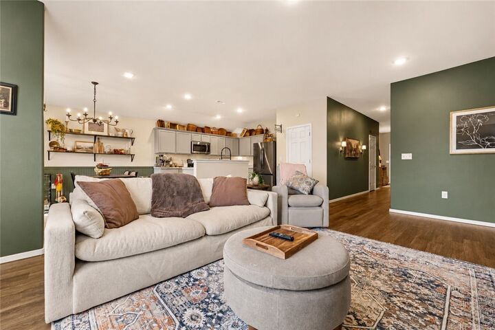 Property Photo: 2713 W Reynolds Street AR 72751