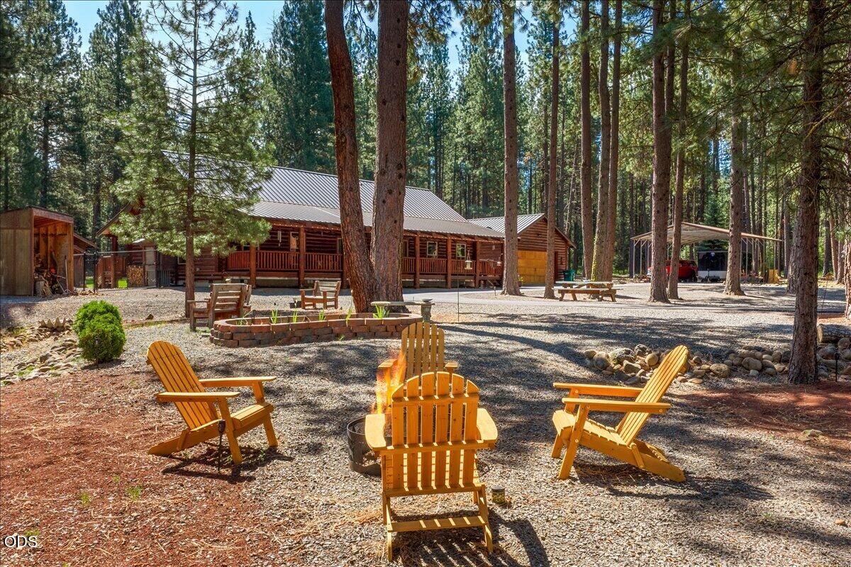Property Photo: 22719 Horseshoe Way OR 97601
