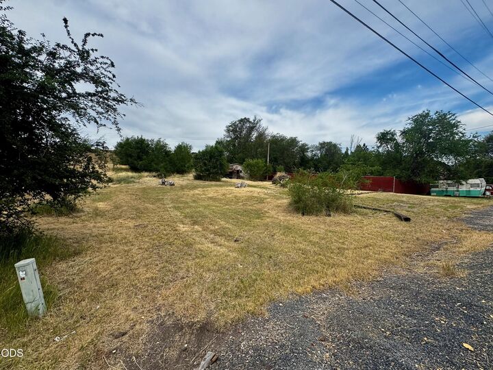Property Photo: 3710 Lakeport Boulevard OR 97601
