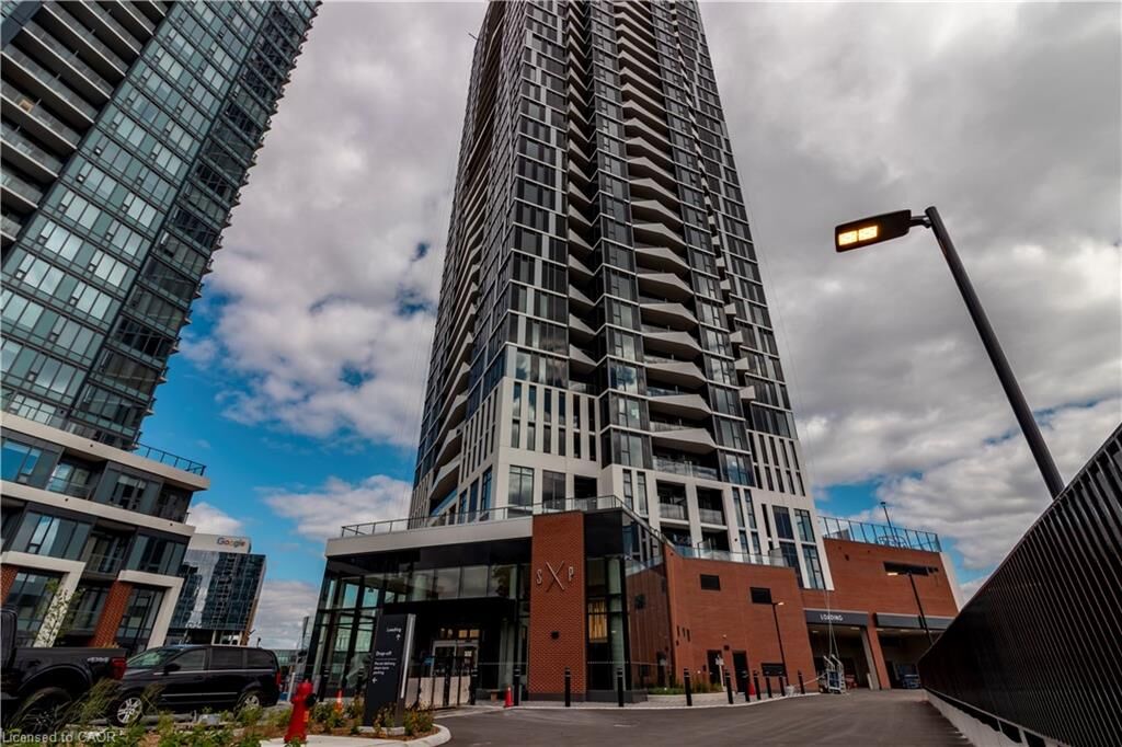 Property Photo:  25 Wellington Street S 1504  ON N2G 0G5 