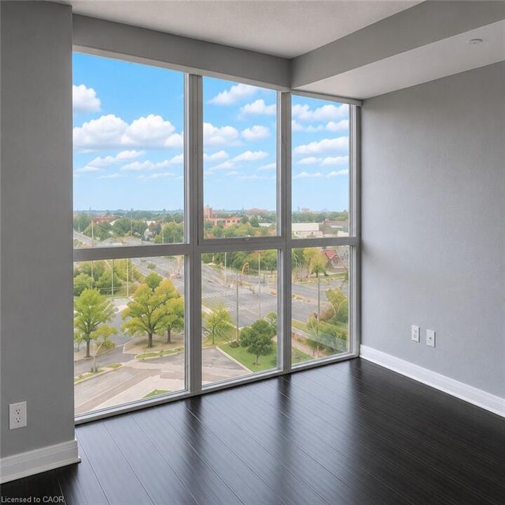 Property Photo:  55 Eglinton Avenue W 606  ON L5R 0E4 