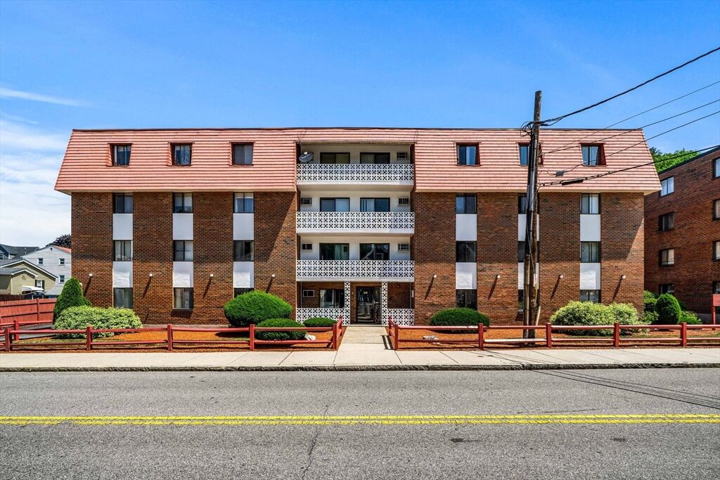 Property Photo:  141 Pierce St 12  MA 01850 