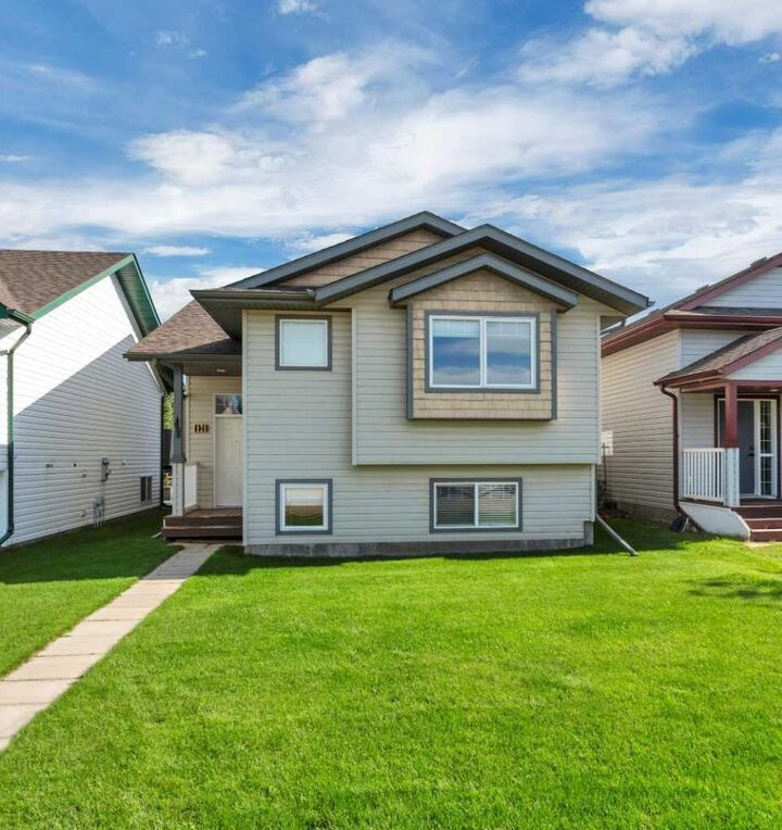Property Photo:  121 Wilkinson Circle  AB T4S 2N7 