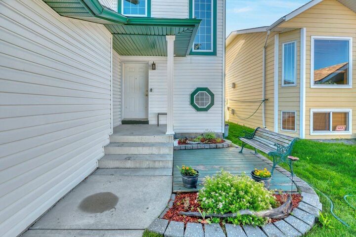 Property Photo: 7 Springs Crescent SE AB T4A 2C2