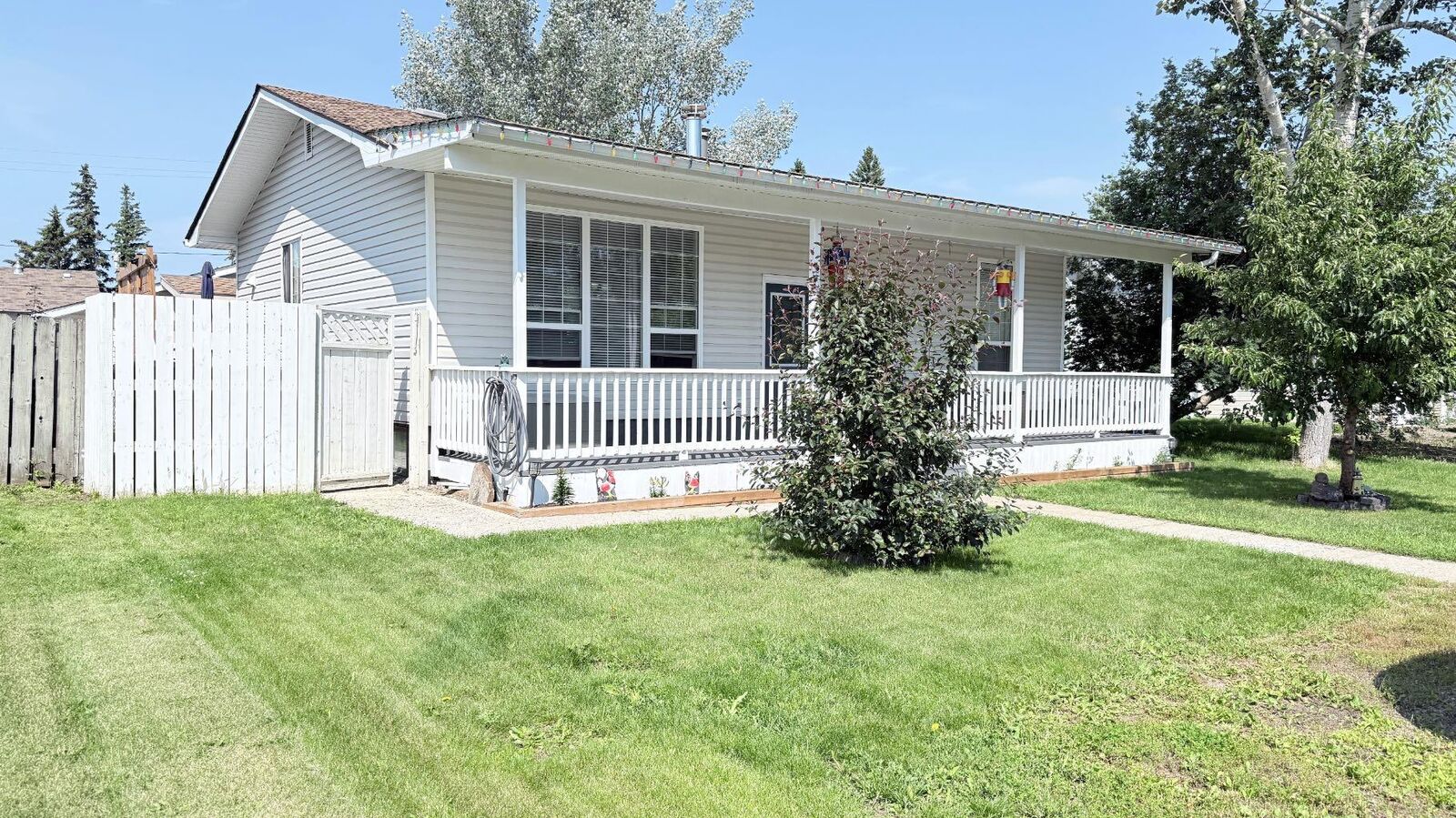 Property Photo: 90 4 Street E SK S0M 1H0