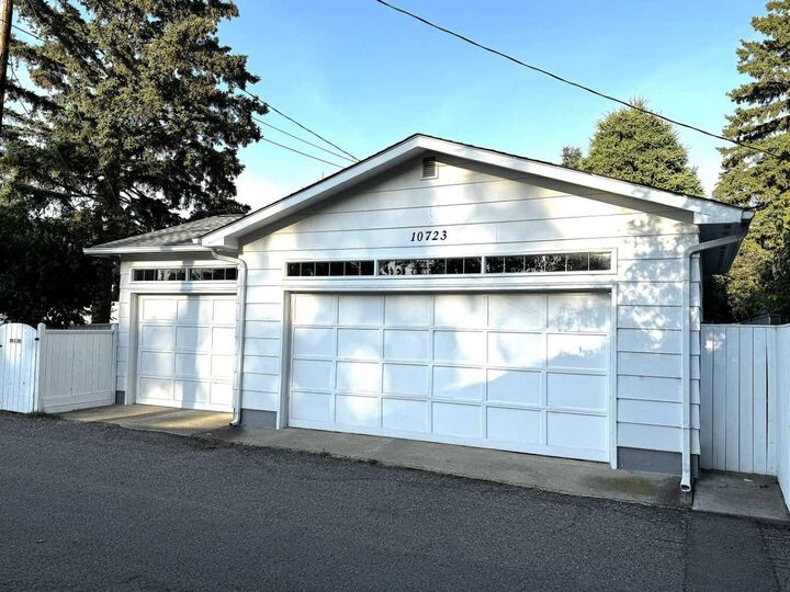 Property Photo: 10723 Maplebend Drive SE AB T2J 1X3