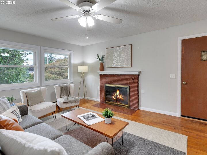 Property Photo: 4204 SE Adams St OR 97222