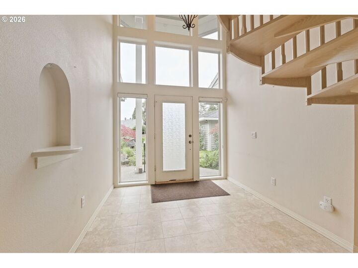 Property Photo: 8220 SW Fairway Dr OR 97070