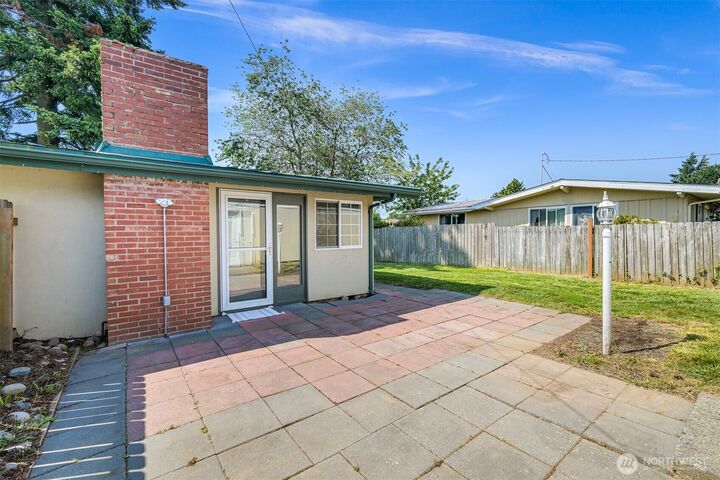 Property Photo:  2267  Hawthorne Street  WA 98248 
