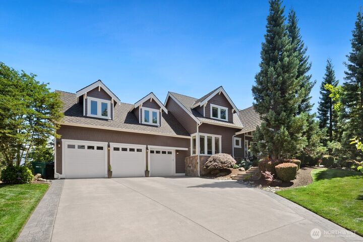 Property Photo:  6924  Fairway Avenue SE  WA 98065 