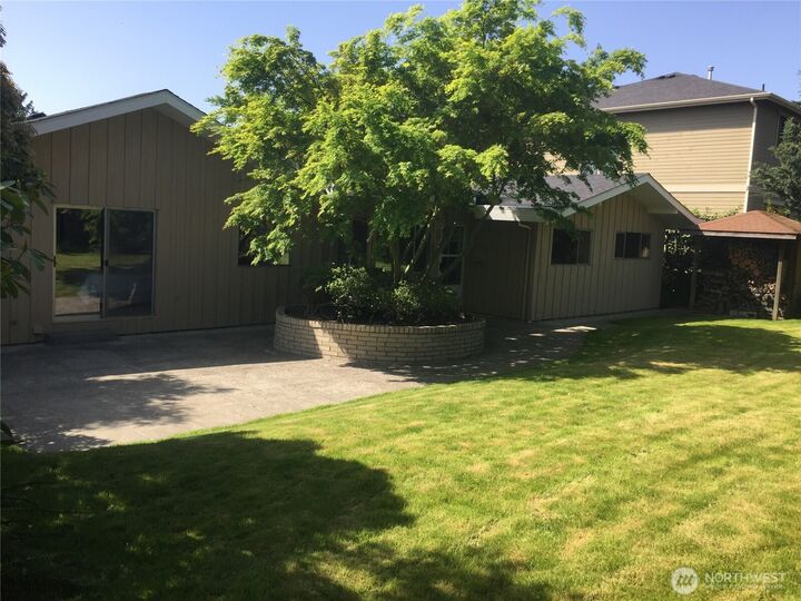 Property Photo:  4744  44th Avenue NE  WA 98105 