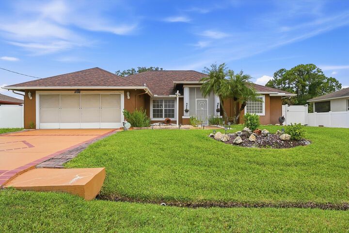 Property Photo:  1098 SW Sudder Avenue  FL 34953 