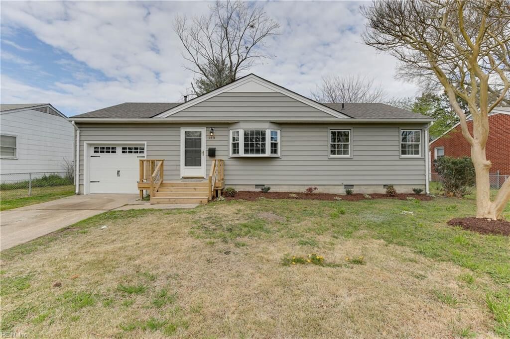 Property Photo:  213 Clemwood Pw  VA 23669 