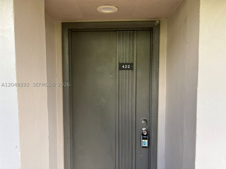 Property Photo: 8500 SW 133rd Ave Rd 422 FL 33183