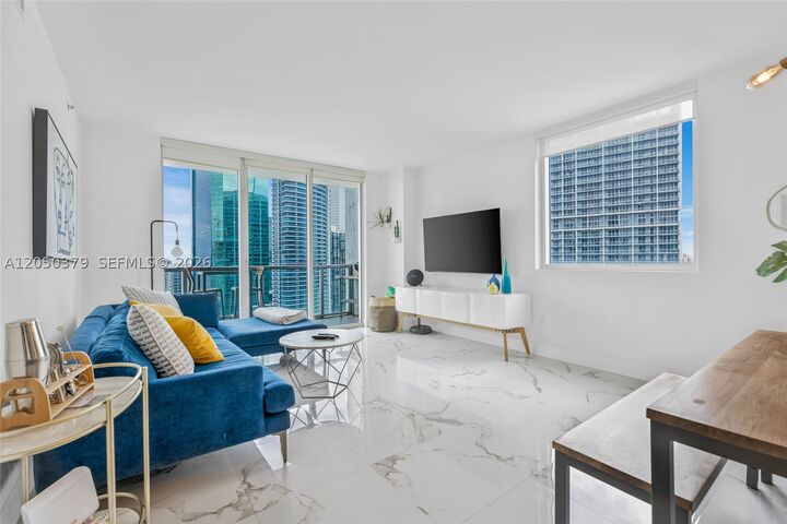 Property Photo:  55 SE 6th St 3807  FL 33131 