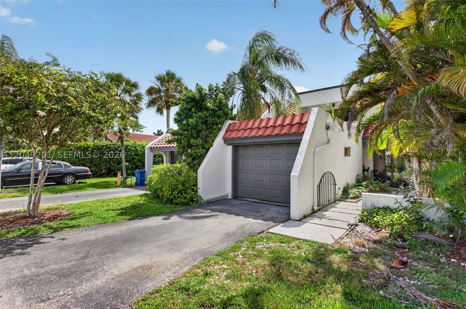 Property Photo: 3969 Orange Tree Ln #3969 FL 33332
