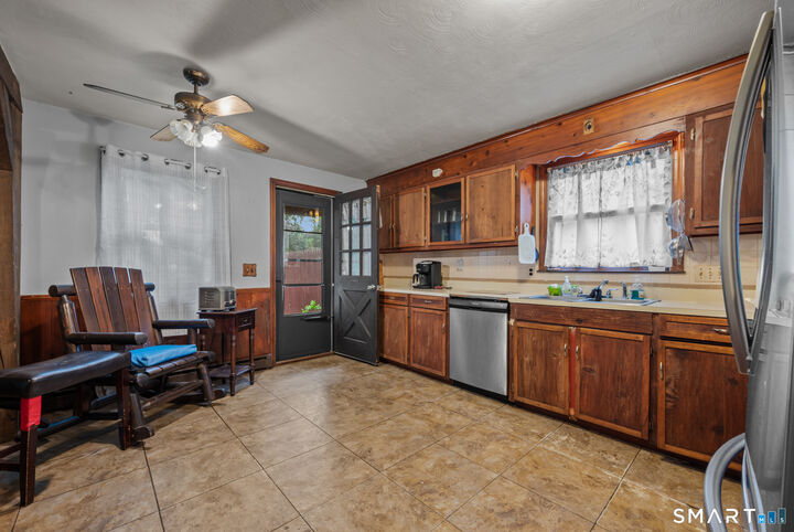 Property Photo:  