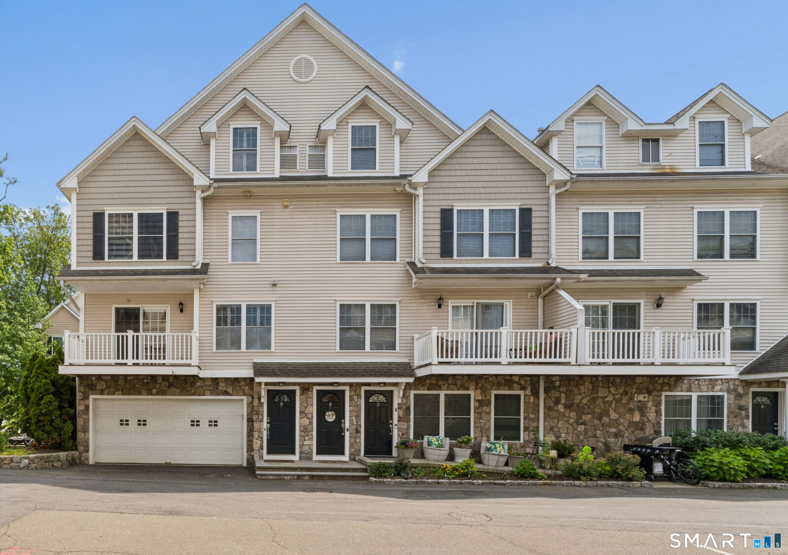 Property Photo:  59 Liberty Street 19  CT 06902 