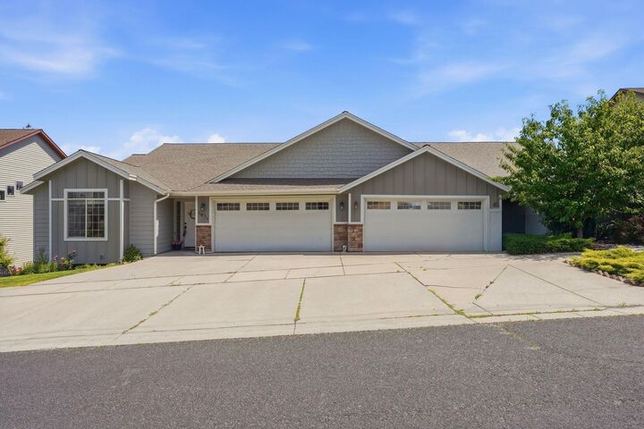 Property Photo:  1611 S Cochran St  WA 99224 