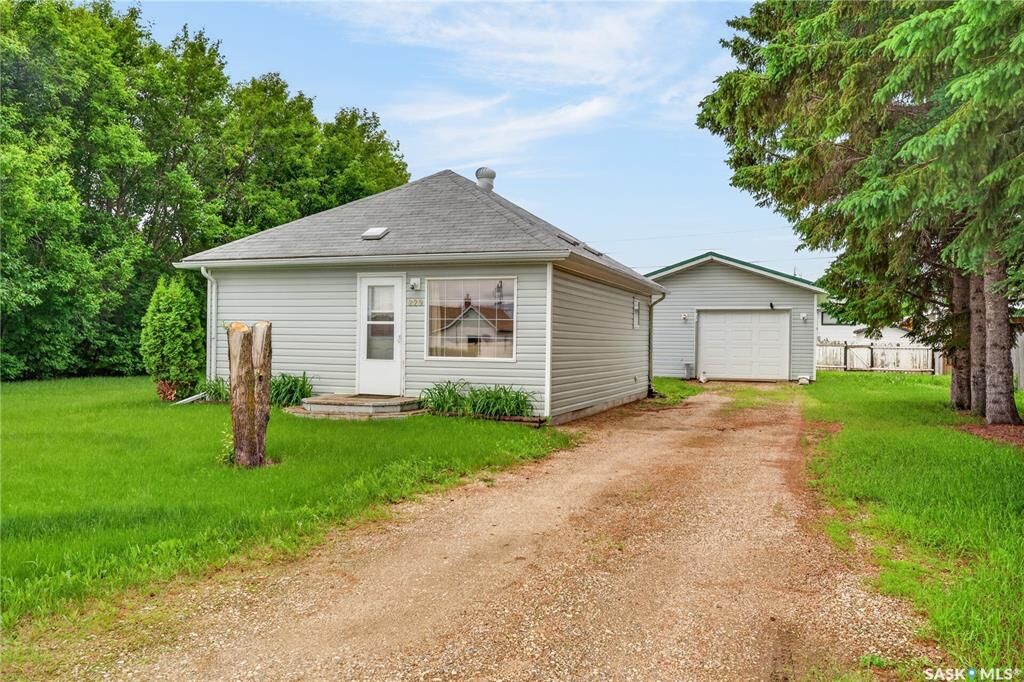 Property Photo: 229 Lendrum Street SK S0E 1A0