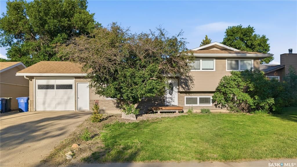 Property Photo: 1012 6th Street E SK S0L 2V0