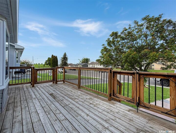 Property Photo: 10 Macdonald Crescent SK S9H 4A7