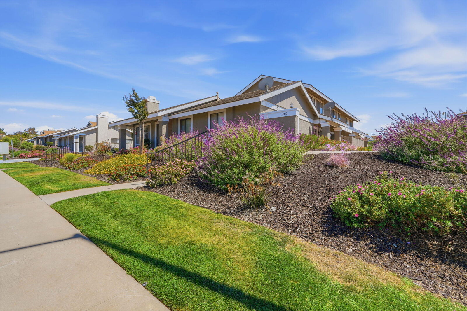 Property Photo: 1160 Sumner Place C CA 93455