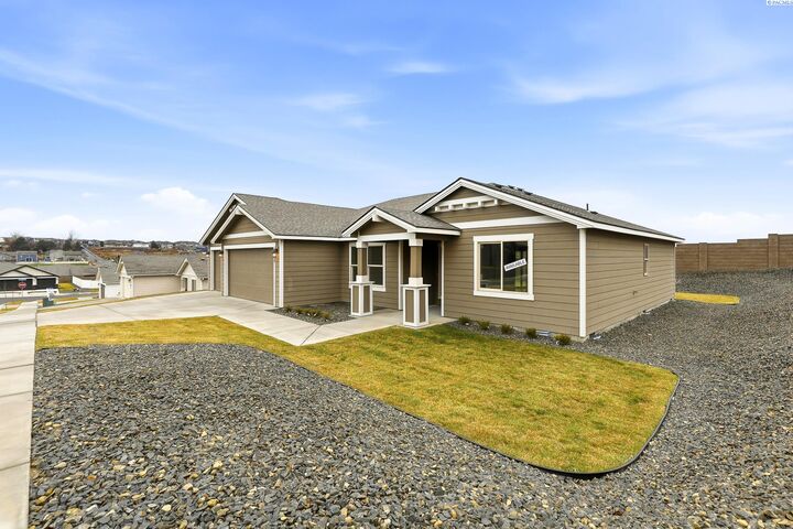 Property Photo: 2888 S Roosevelt St WA 99338