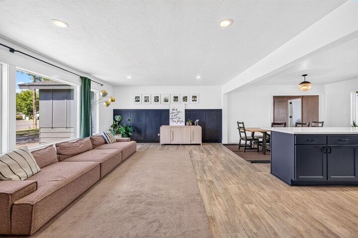 Property Photo: 4004 W Okanogan Ave WA 99336