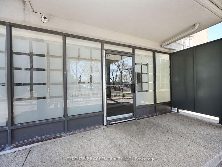 Property Photo: 3065 Queen Frederica Drive 902 ON L4Y 3A3