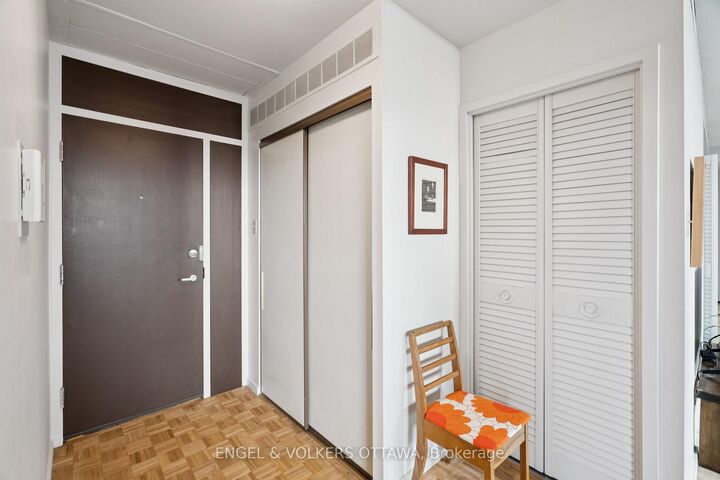 Property Photo: 400 Laurier Street E 8A ON K1N 8Y2