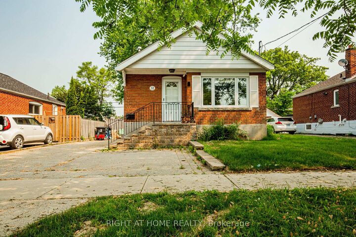 32 Florens Avenue — photo 1