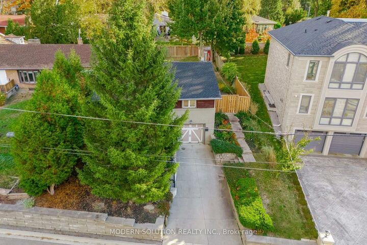 Property Photo: 2557 Mindemoya Road ON L5C 2R1