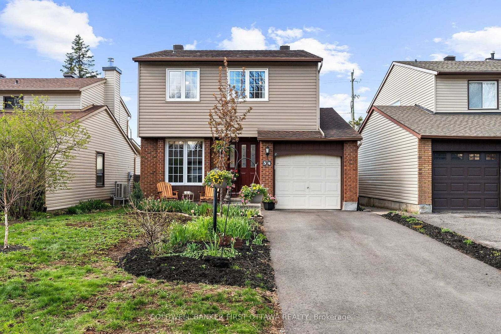 Property Photo: 34 Melville Drive ON K2J 2E9