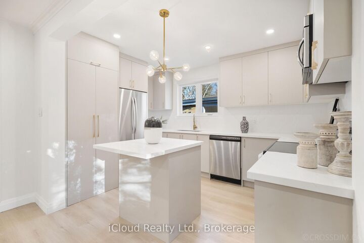 Property Photo: 107 Bayview Parkway ON L3Y 3W2