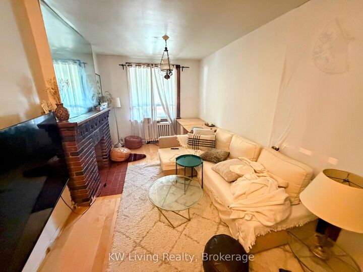 Property Photo: 636 Clinton Street ON M6G 2Z7
