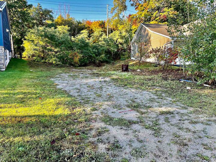 Property Photo:  560 Taylor Drive  ON L4R 0E2 