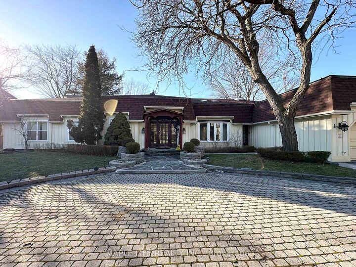 Property Photo:  16 Brian Cliff Drive  ON M3B 2G2 