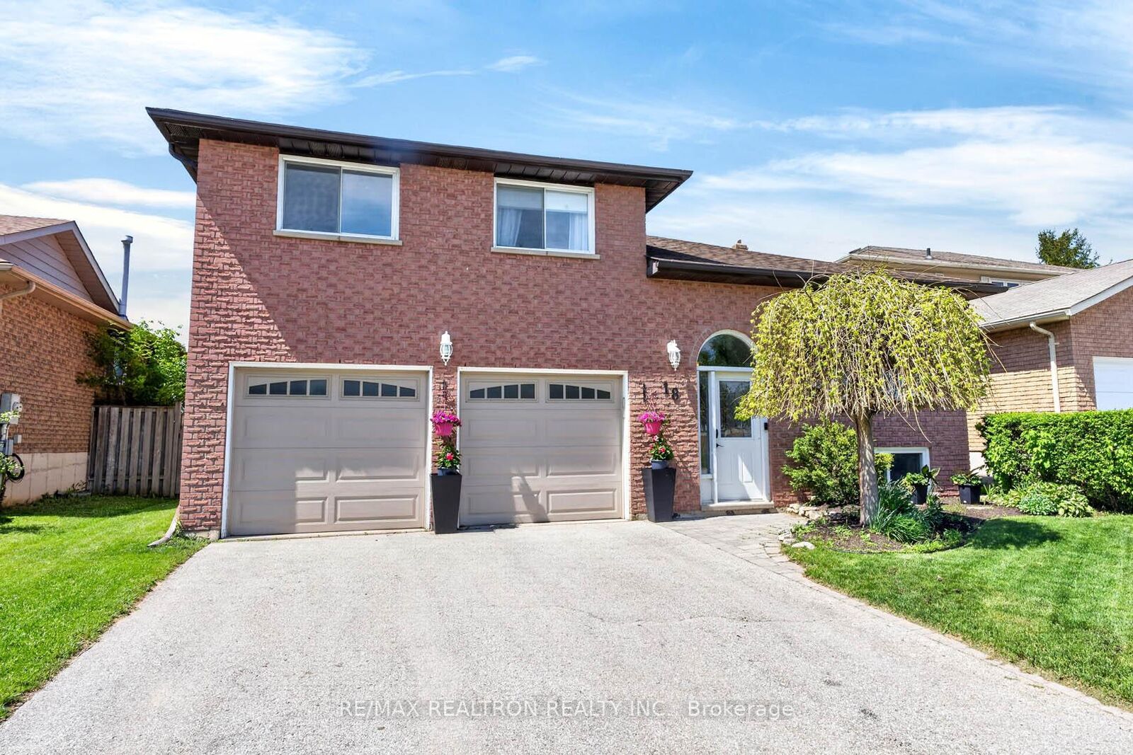 Property Photo: 18 Castille Crescent ON L4P 3L4