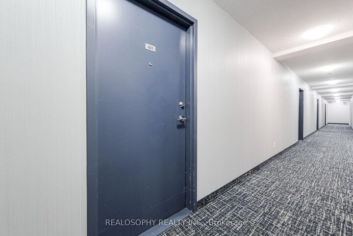 Property Photo:  60 Fairfax Crescent 421  ON M1L 0E1 