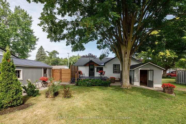 Property Photo:  231 Superior Street  ON L0M 1S0 