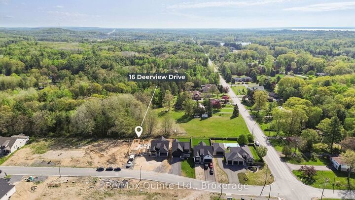 Photo de la propriété:  16 Deerview Drive  ON K8V 0L8 